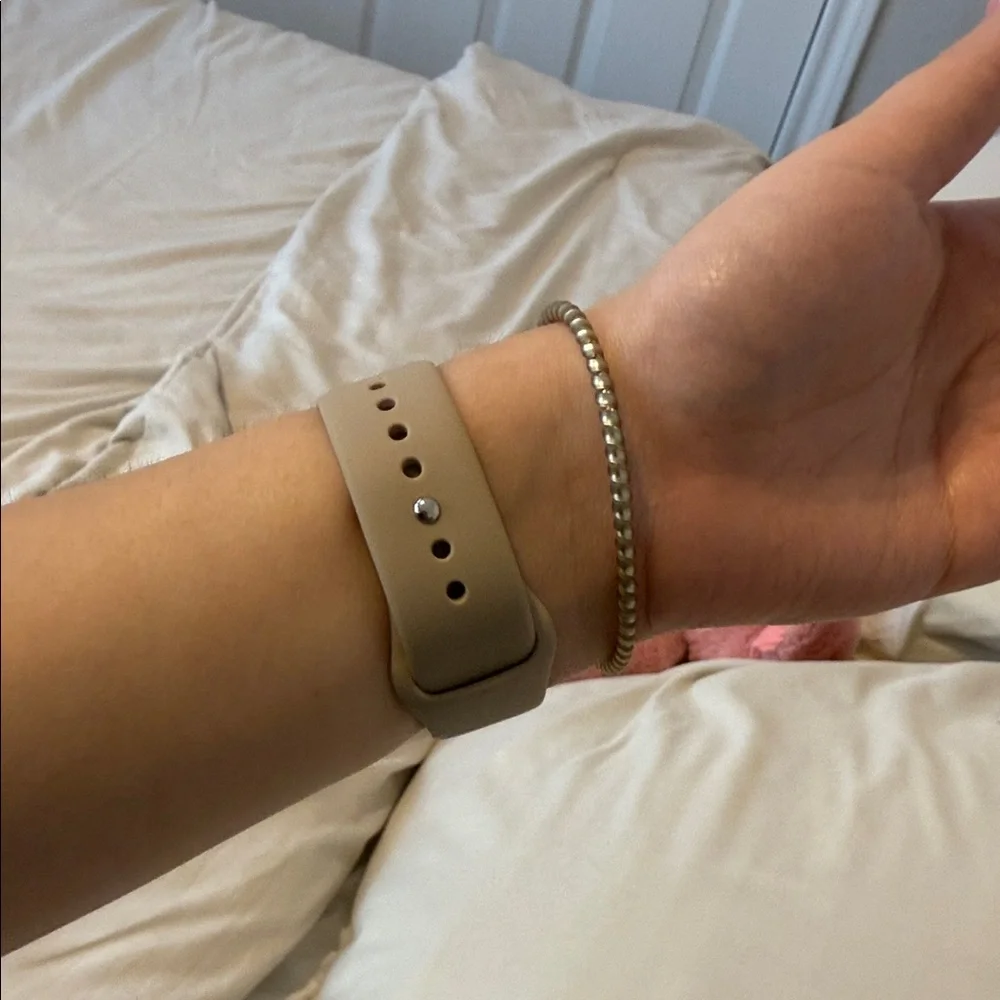 Apple Watch Series 5 40mm Aluminum – Excellent Condition + 2 Chargers